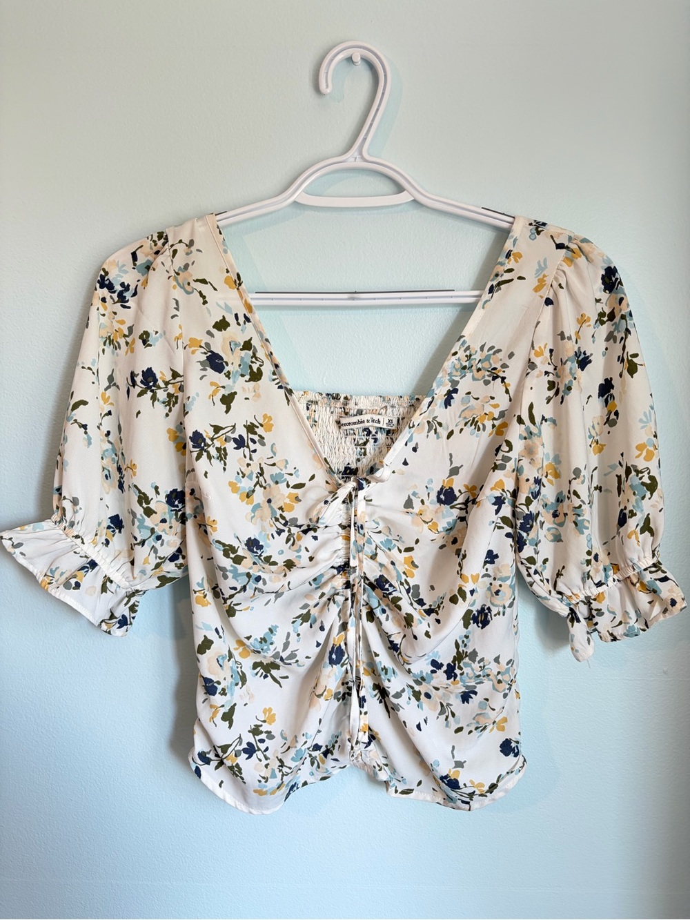 Ambercrombie & Fitch Floral Short Sleeve Blouse - Synched with Ruching - Size XS